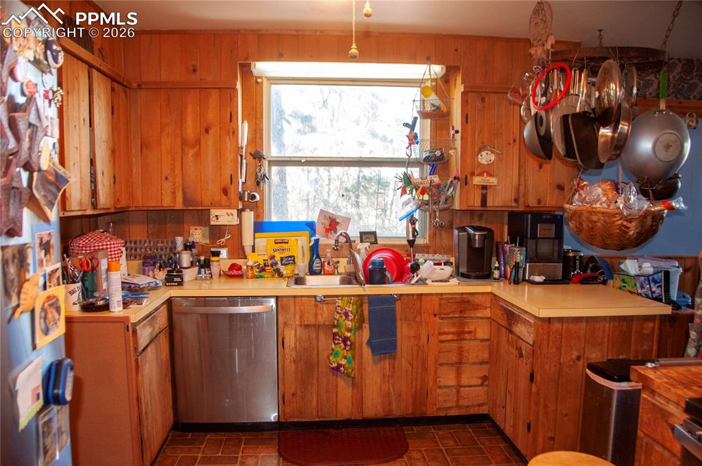 Image 7 of 23: Kitchen