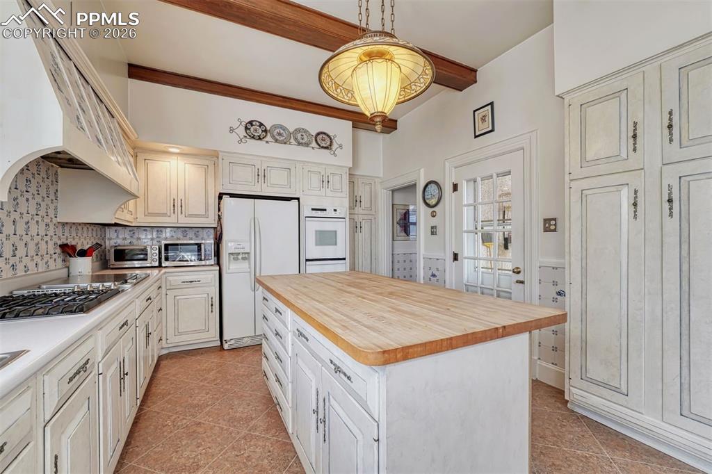 Image 19 of 50: Dining Area