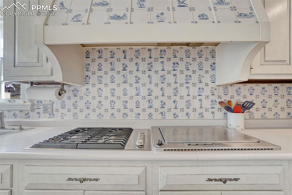 Image 20 of 50: Dining Area