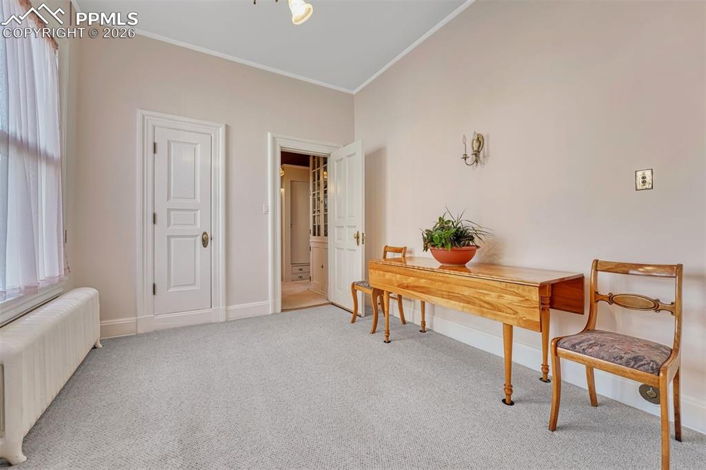 Image 25 of 50: Walk out to the gardens