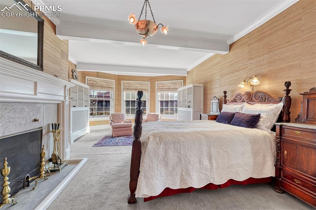 Image 31 of 50: Office