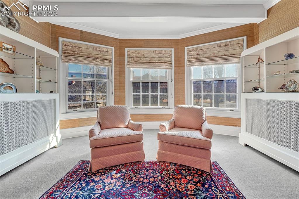 Image 32 of 50: Entry