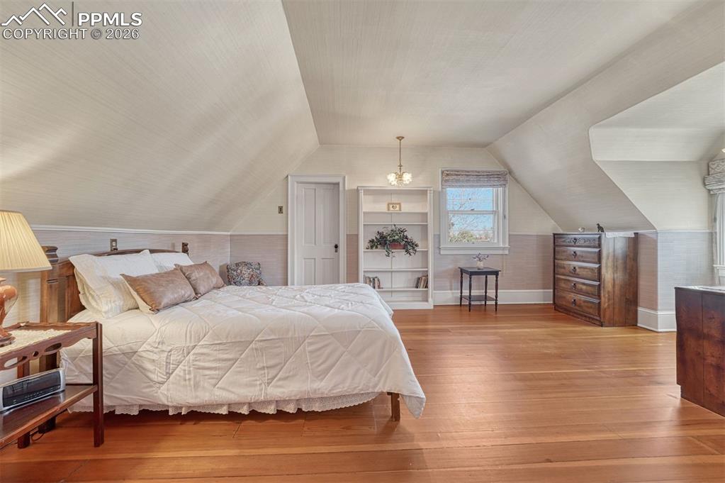 Image 40 of 50: Bathroom