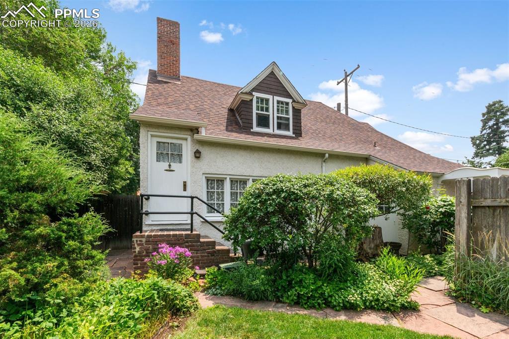 Image 44 of 50: 3rd level landing