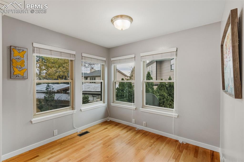 Image 12 of 50: Kitchen