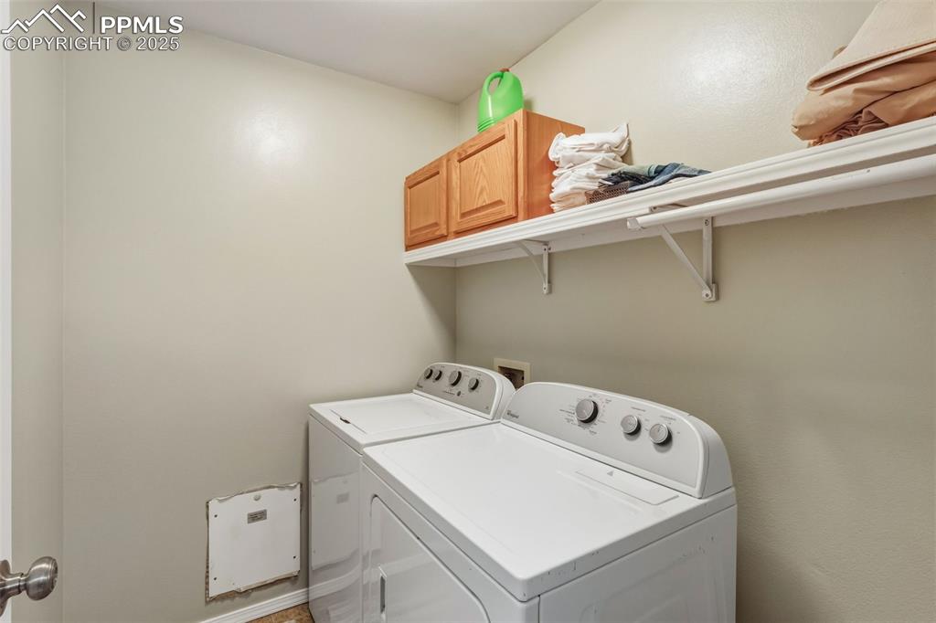 Image 18 of 50: Laundry