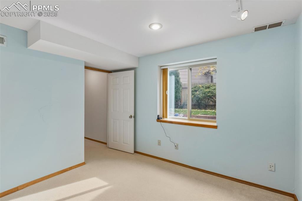 Image 40 of 50: Bedroom