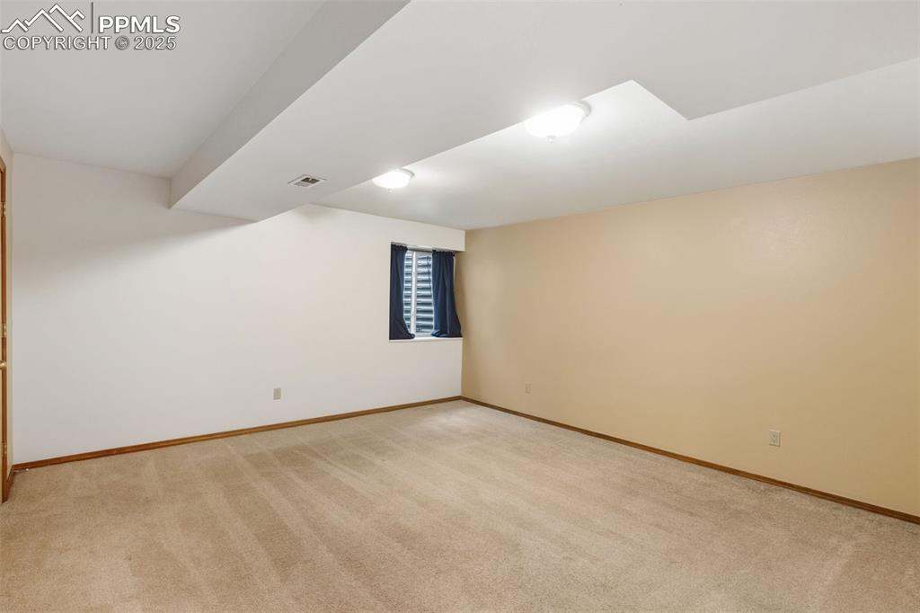 Image 41 of 50: Bedroom