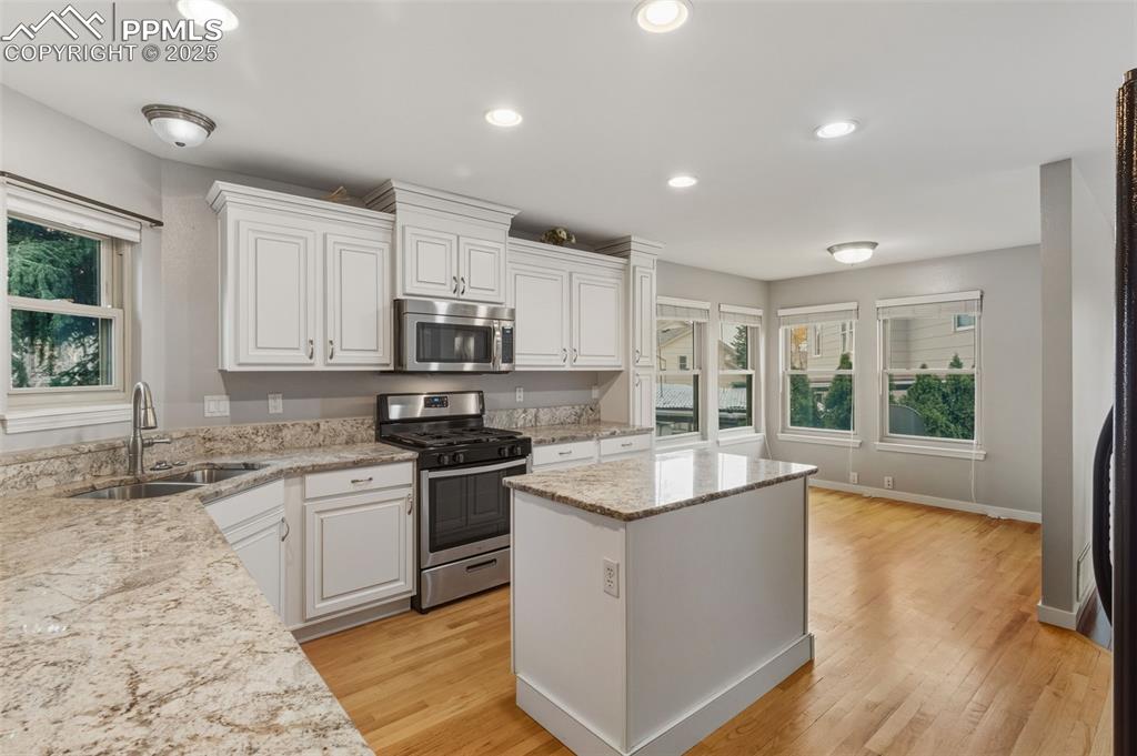 Image 8 of 50: Kitchen