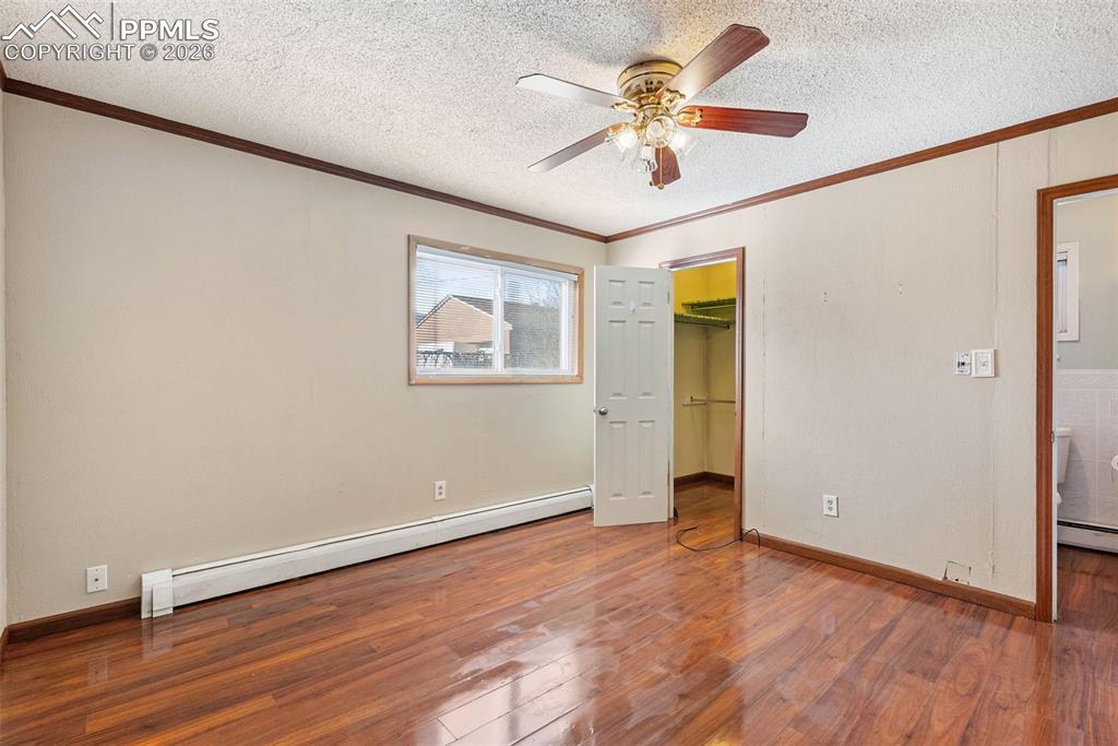 Image 17 of 44: Bedroom