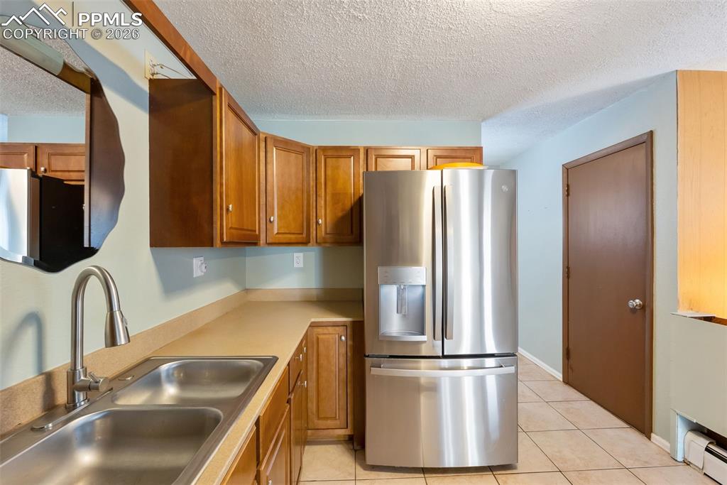 Image 26 of 44: Kitchen