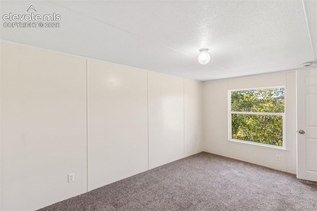 Image 17 of 28: Bedroom