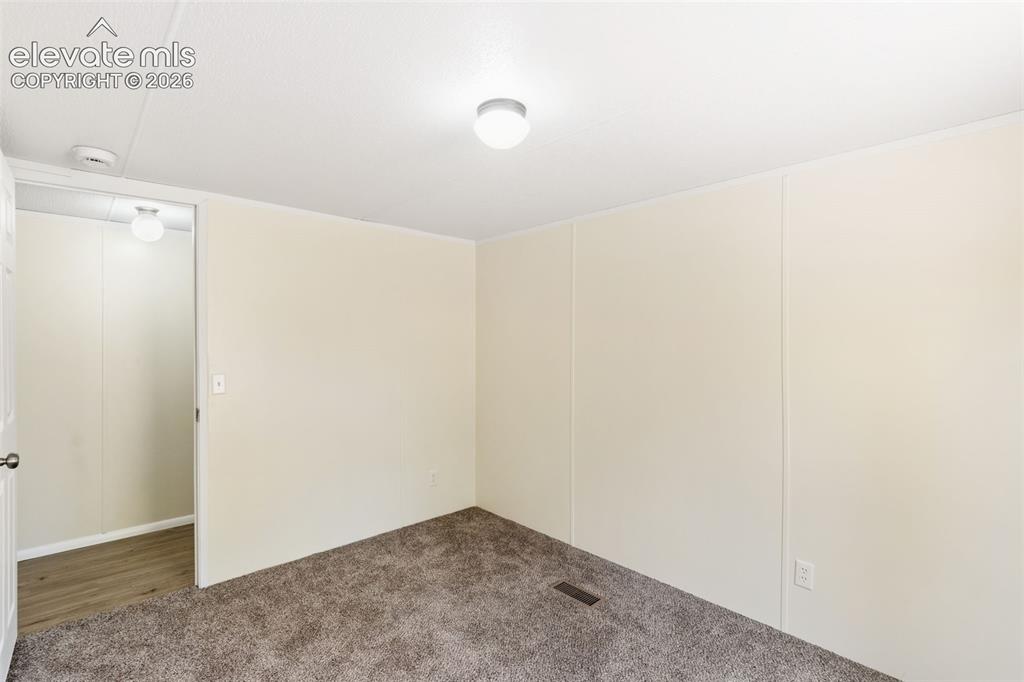 Image 21 of 28: Bedroom