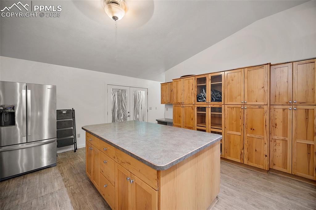 Image 10 of 27: Kitchen