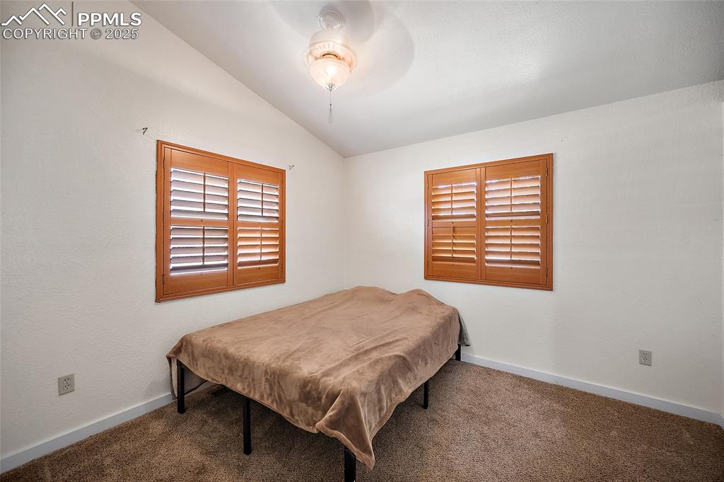 Image 13 of 27: Bedroom