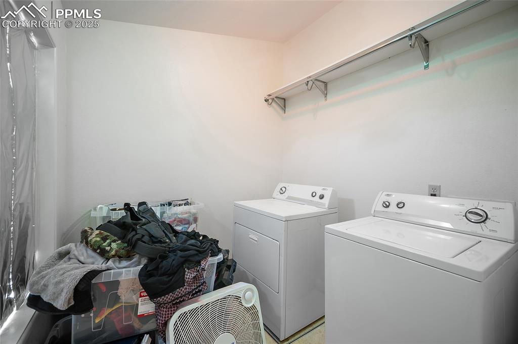 Image 19 of 27: Laundry