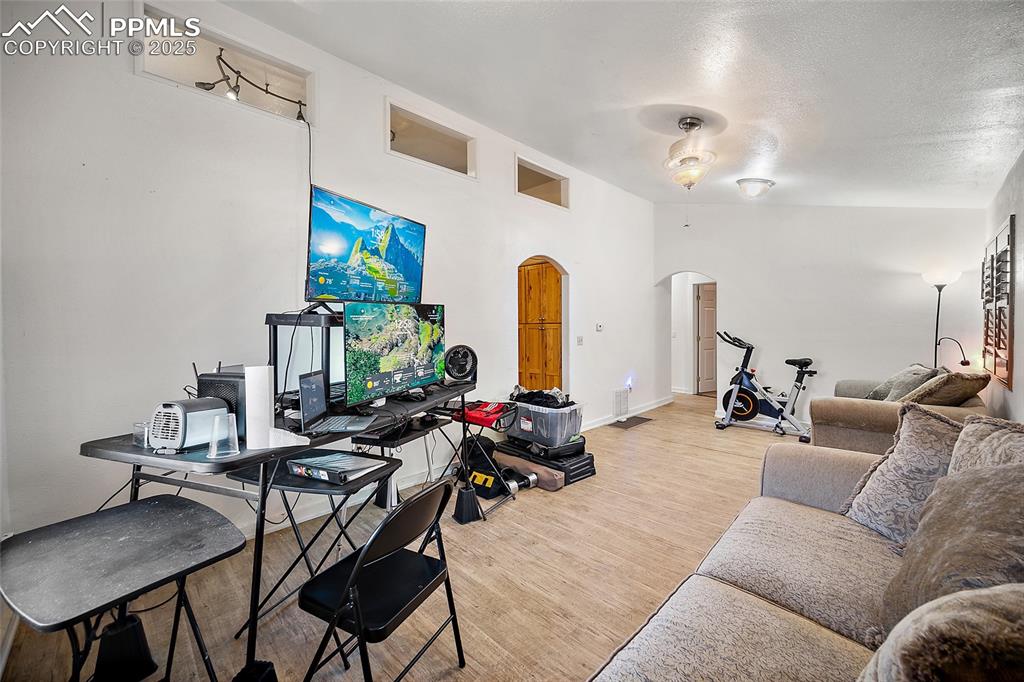 Image 5 of 27: Living Room