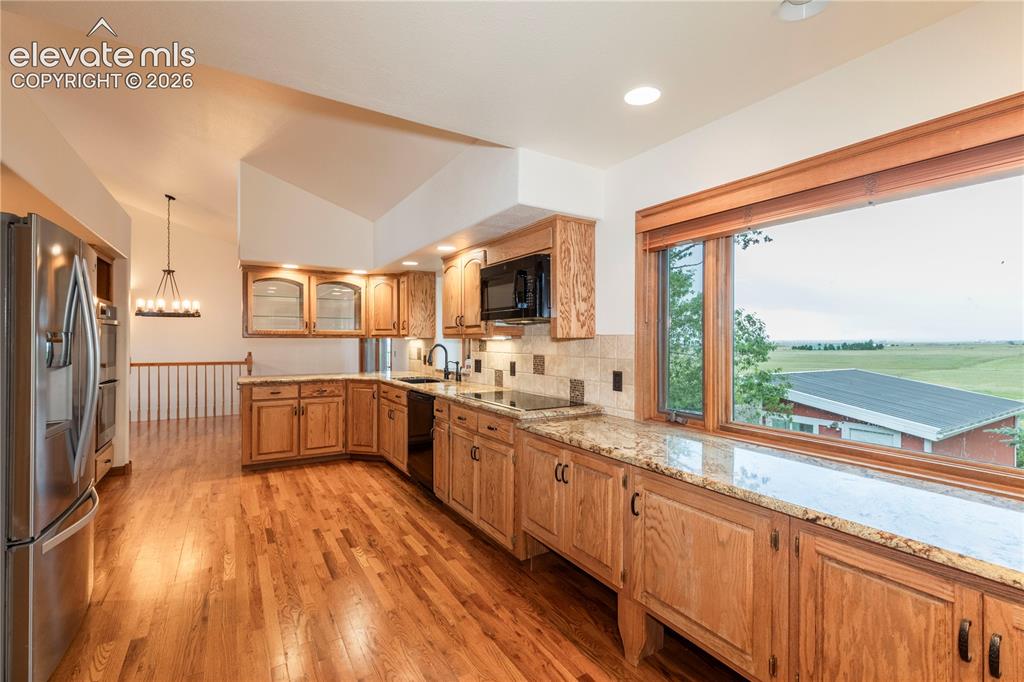 Image 5 of 46: Kitchen