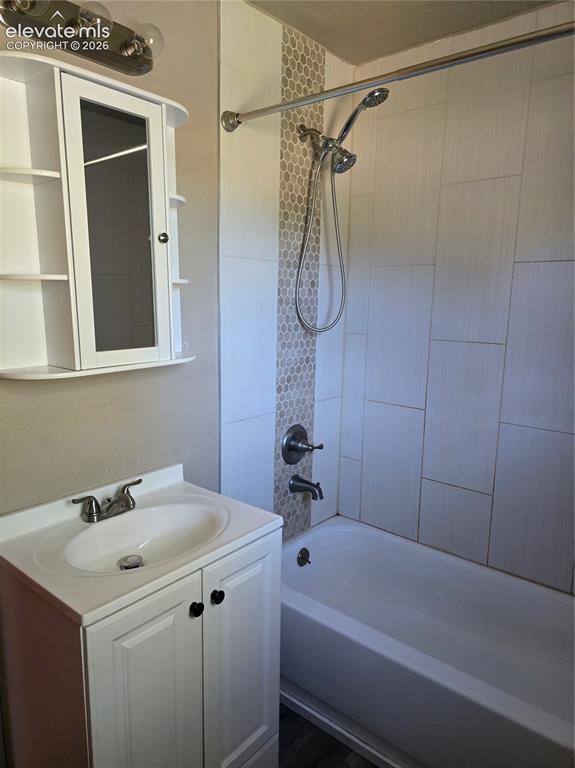 Image 14 of 28: Bathroom