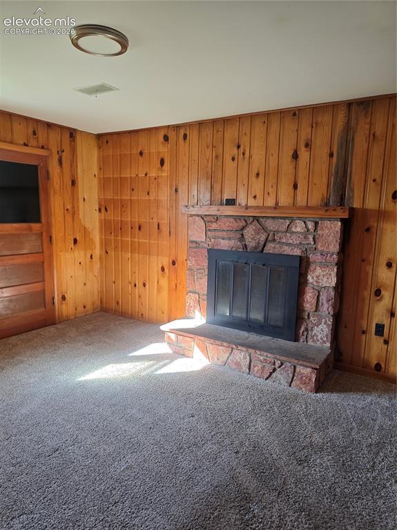 Image 15 of 28: Living Room
