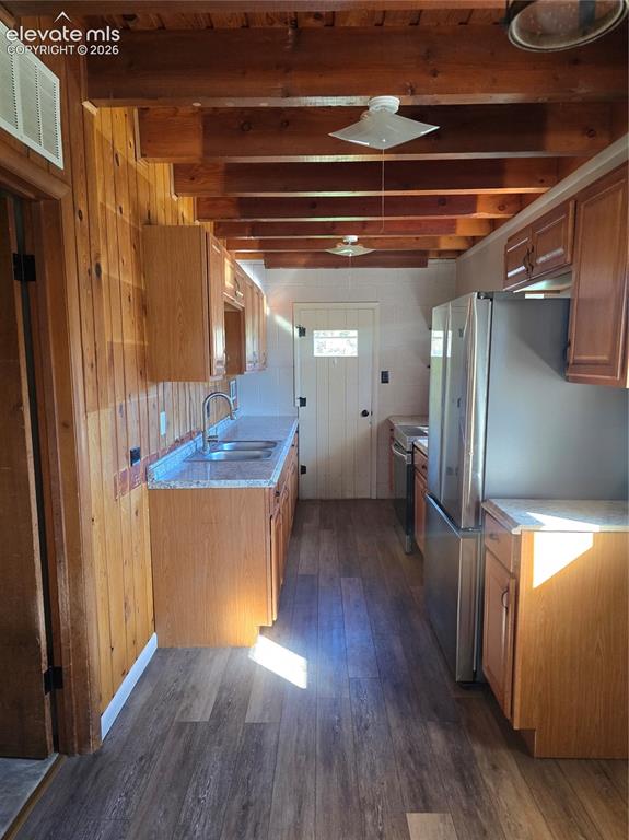 Image 6 of 28: Kitchen