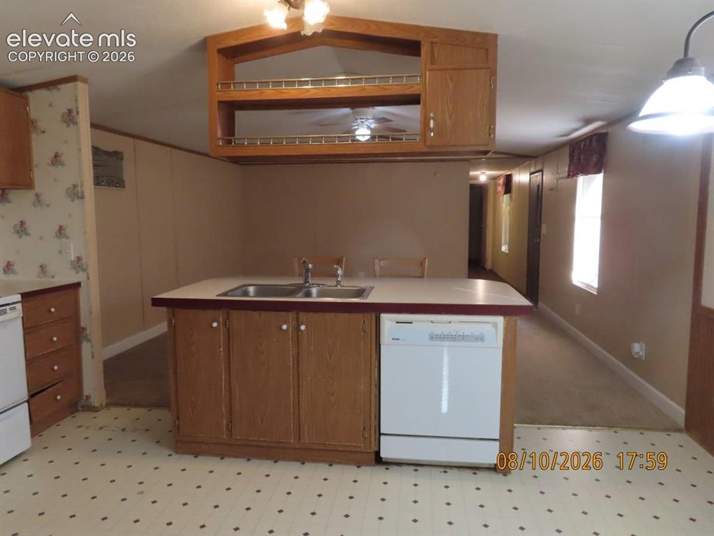 Image 12 of 25: Kitchen