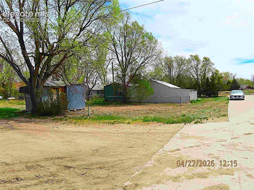 Image 5 of 25: Yard