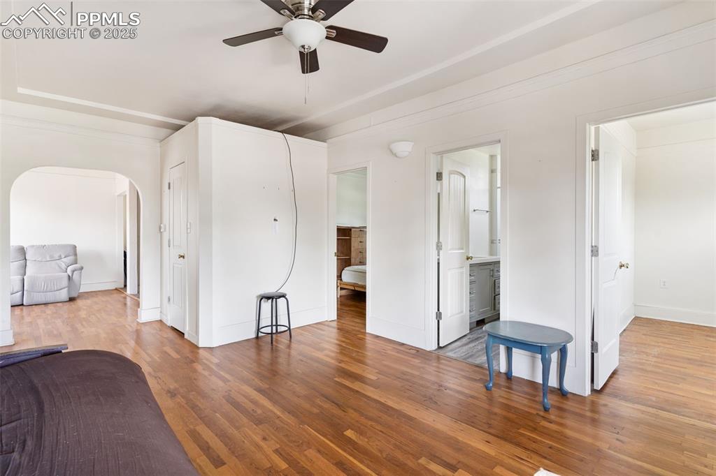 Image 11 of 20: Bedroom