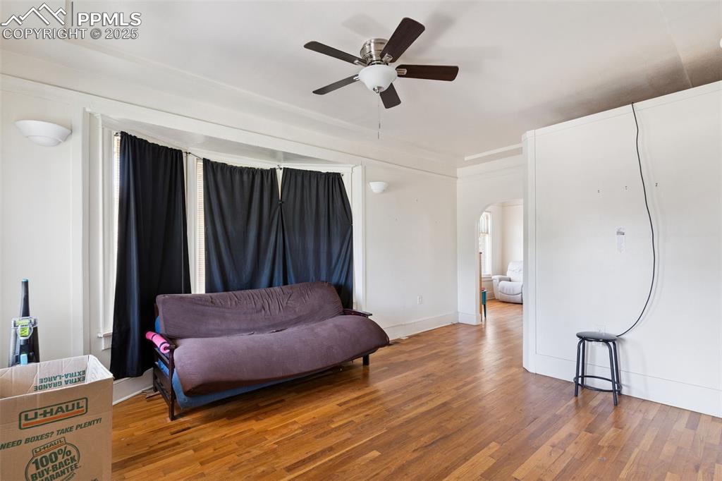 Image 12 of 20: Sitting Room