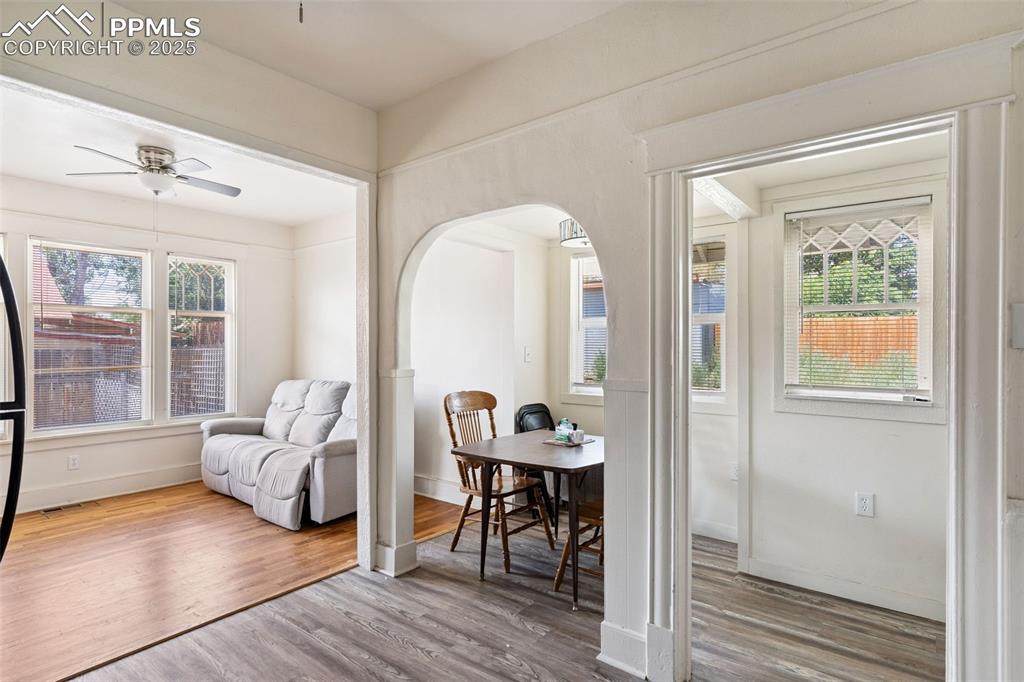 Image 19 of 20: Dining Area