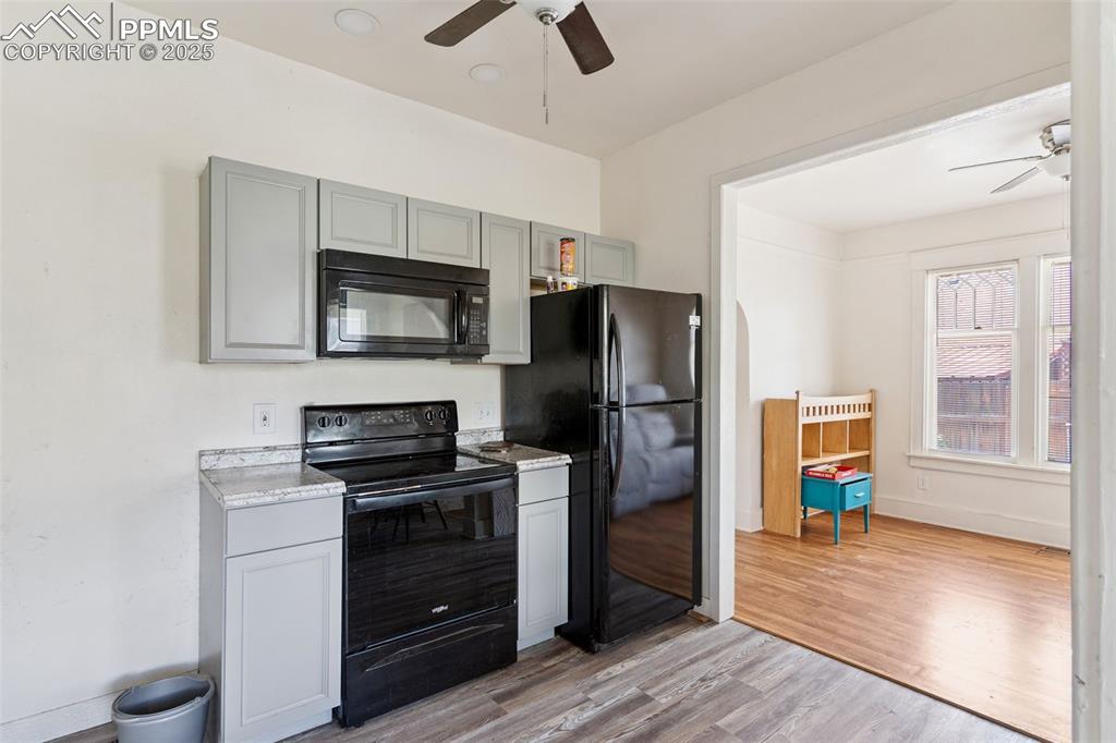 Image 5 of 20: Kitchen