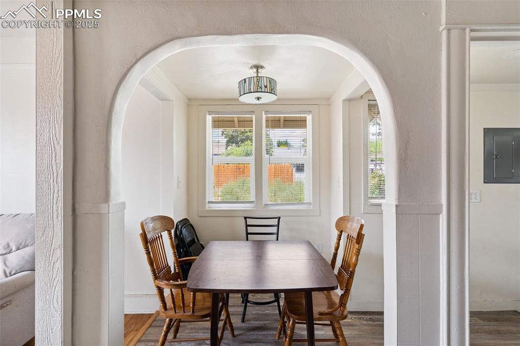 Image 7 of 20: Dining Area