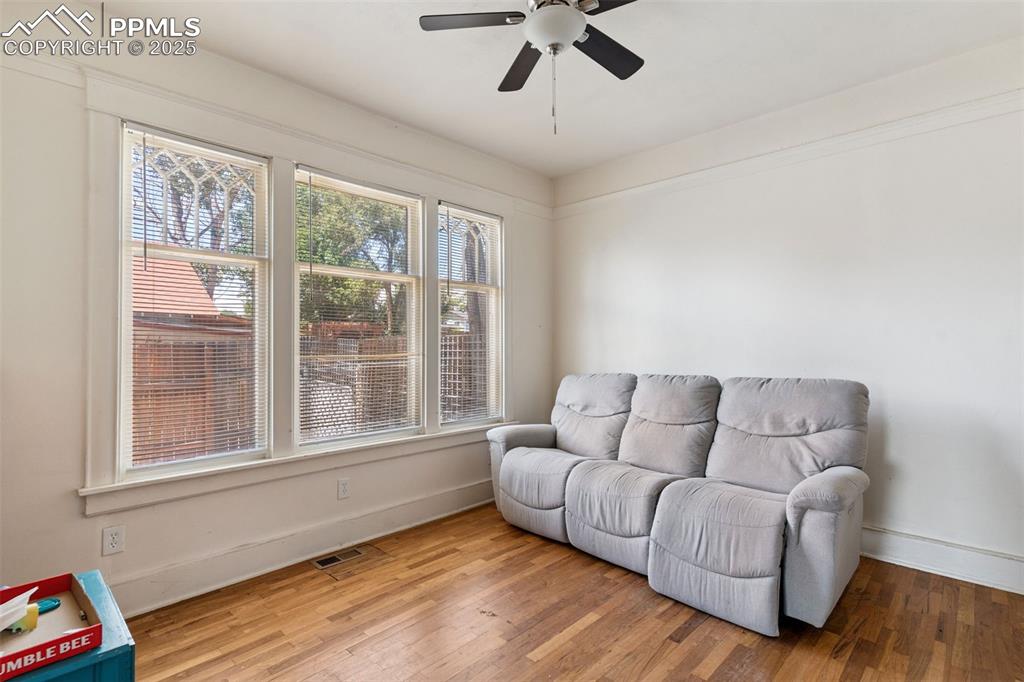 Image 9 of 20: Sitting Room