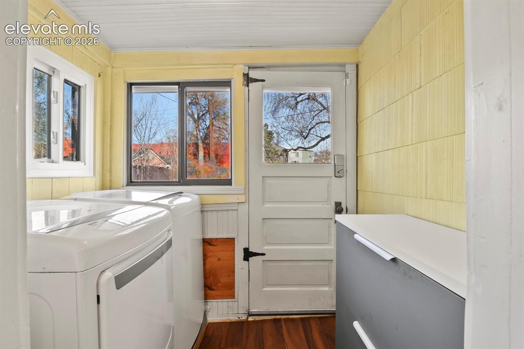 Image 25 of 36: Main level laundry with walk-out to back yard