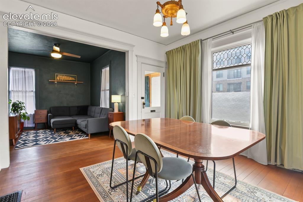 Image 8 of 36: Dining Area