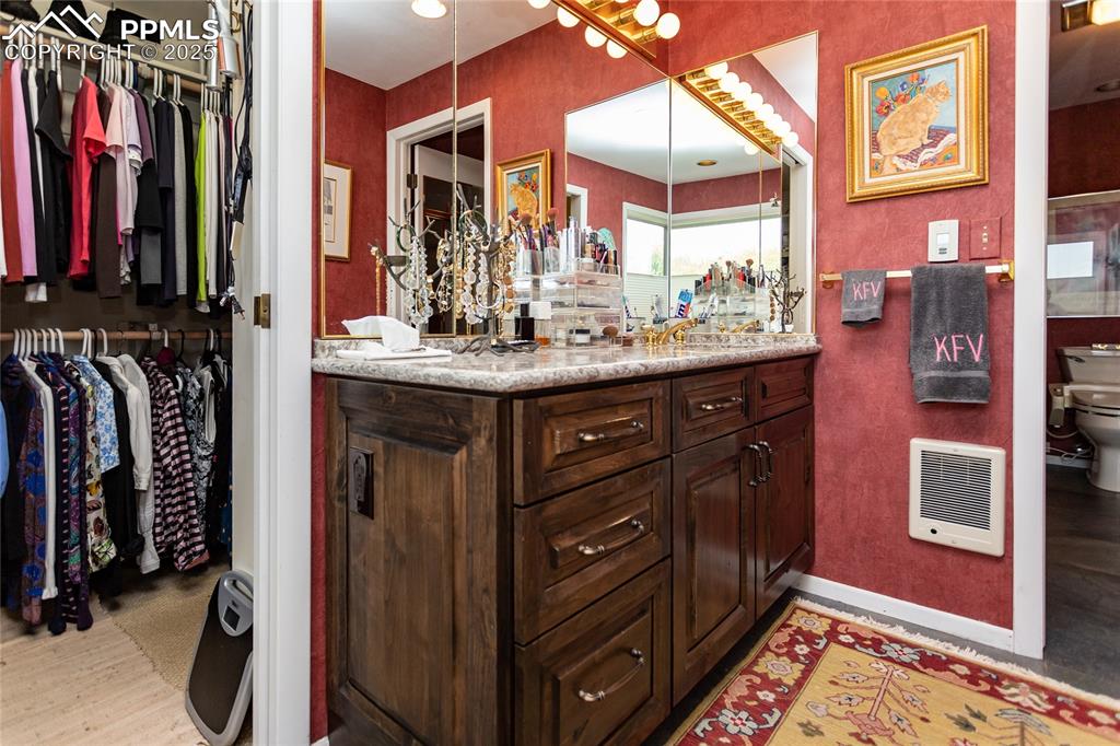 Image 18 of 46: Primary ensuite bathroom