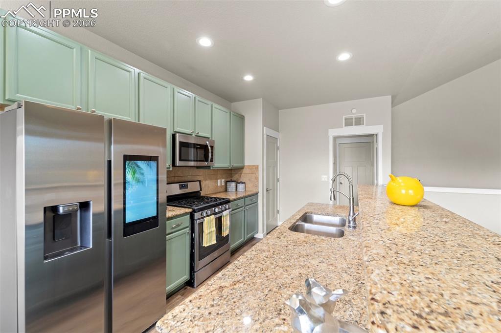 Image 16 of 42: Kitchen