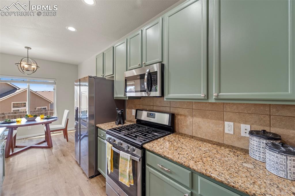 Image 17 of 42: Kitchen