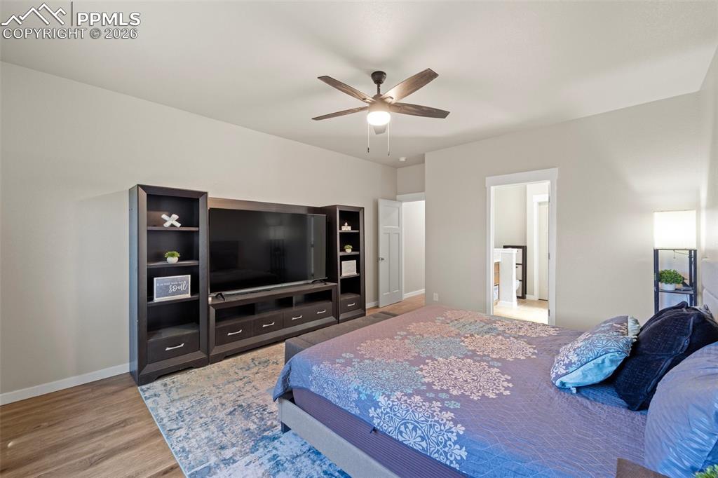 Image 21 of 42: Bedroom