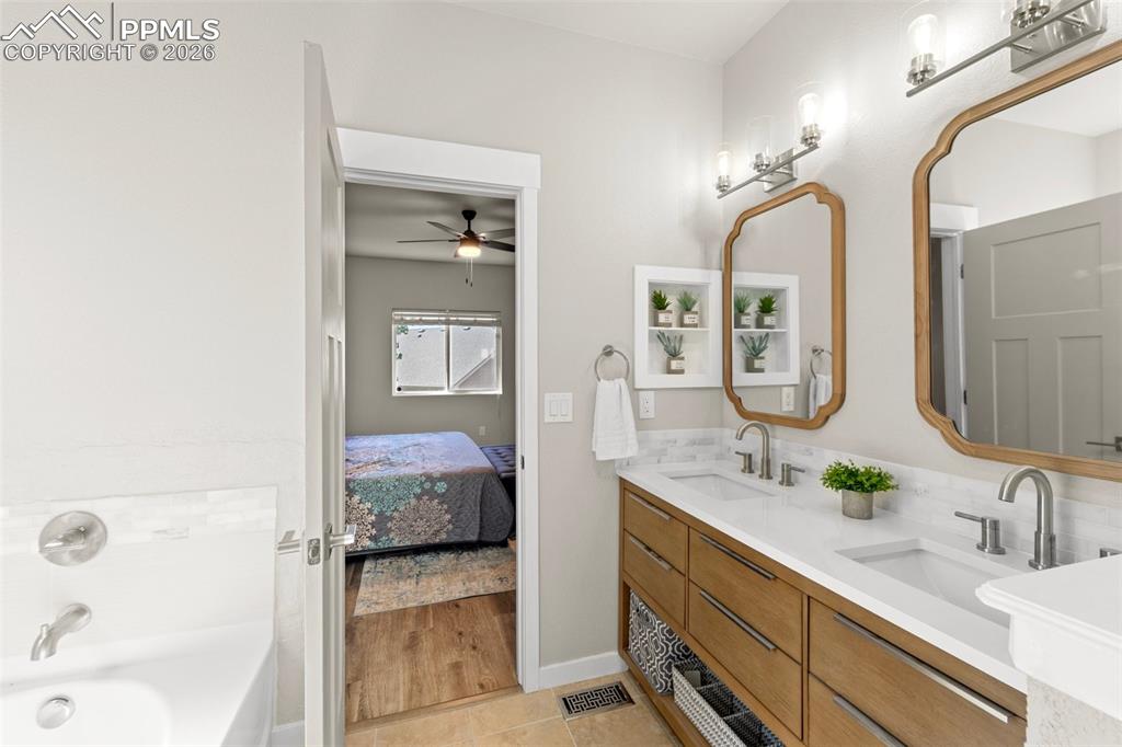 Image 24 of 42: Bathroom