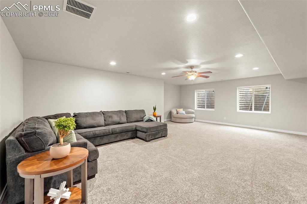 Image 31 of 42: Living Room