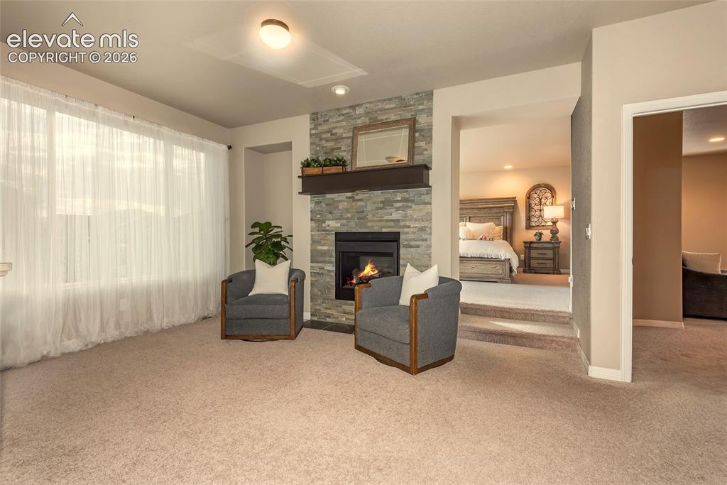 Image 21 of 37: Sitting Room