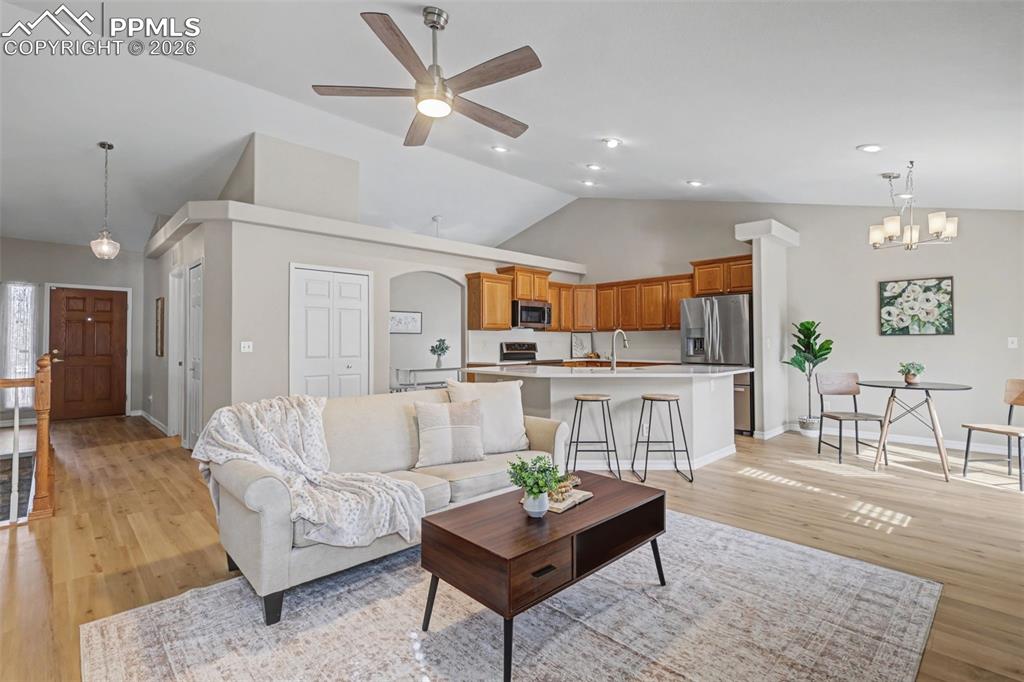 Image 4 of 27: No Description Available