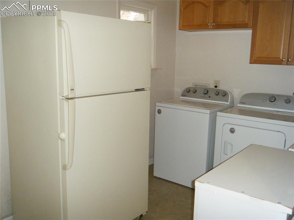 Image 10 of 30: Laundry