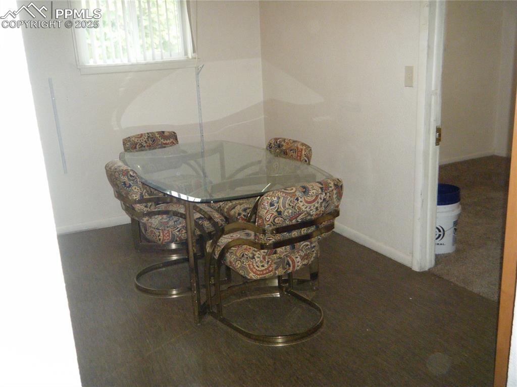 Image 12 of 30: Dining Area