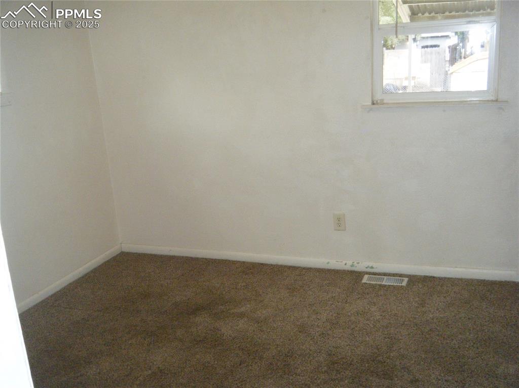 Image 13 of 30: Bedroom