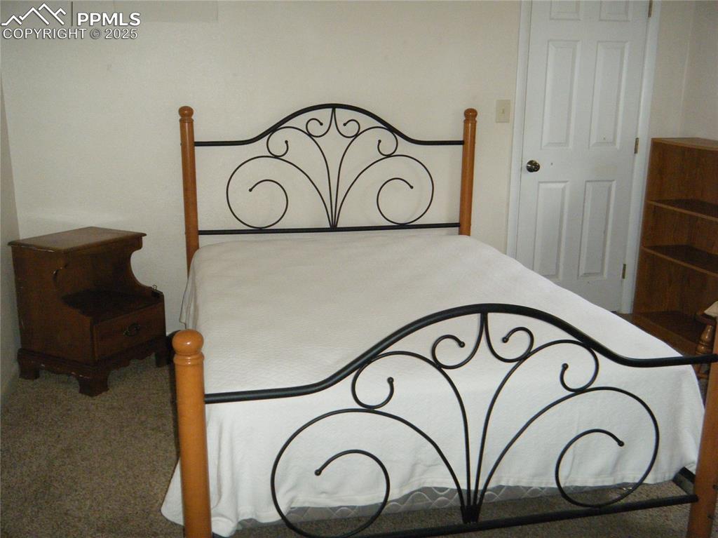 Image 15 of 30: Bedroom