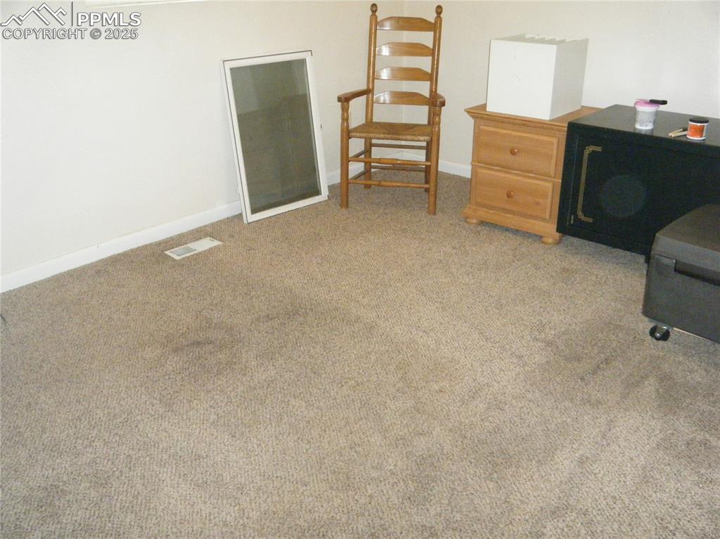 Image 19 of 30: Office