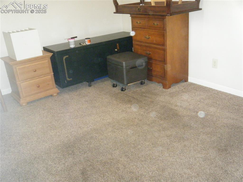 Image 21 of 30: Bedroom