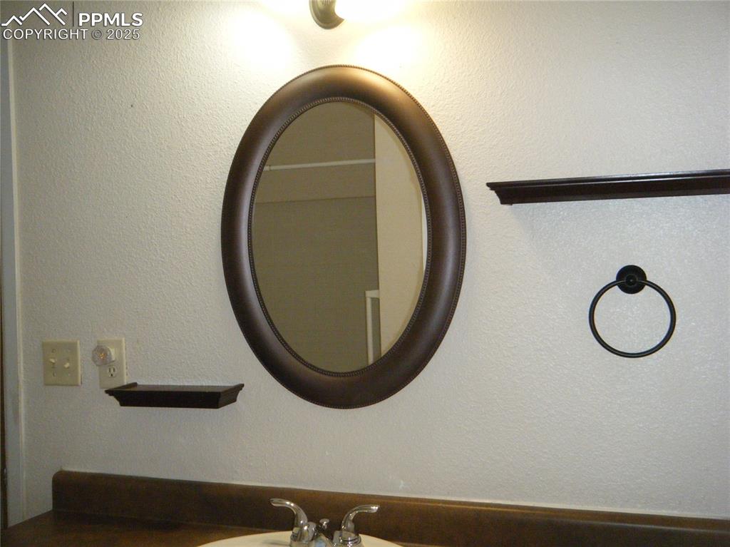 Image 24 of 30: Bathroom